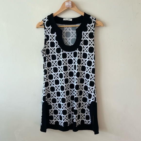 Size M | White House Black Market | Tunic, Geometric Print, 3/4 Sleeve - Picture 5 of 8